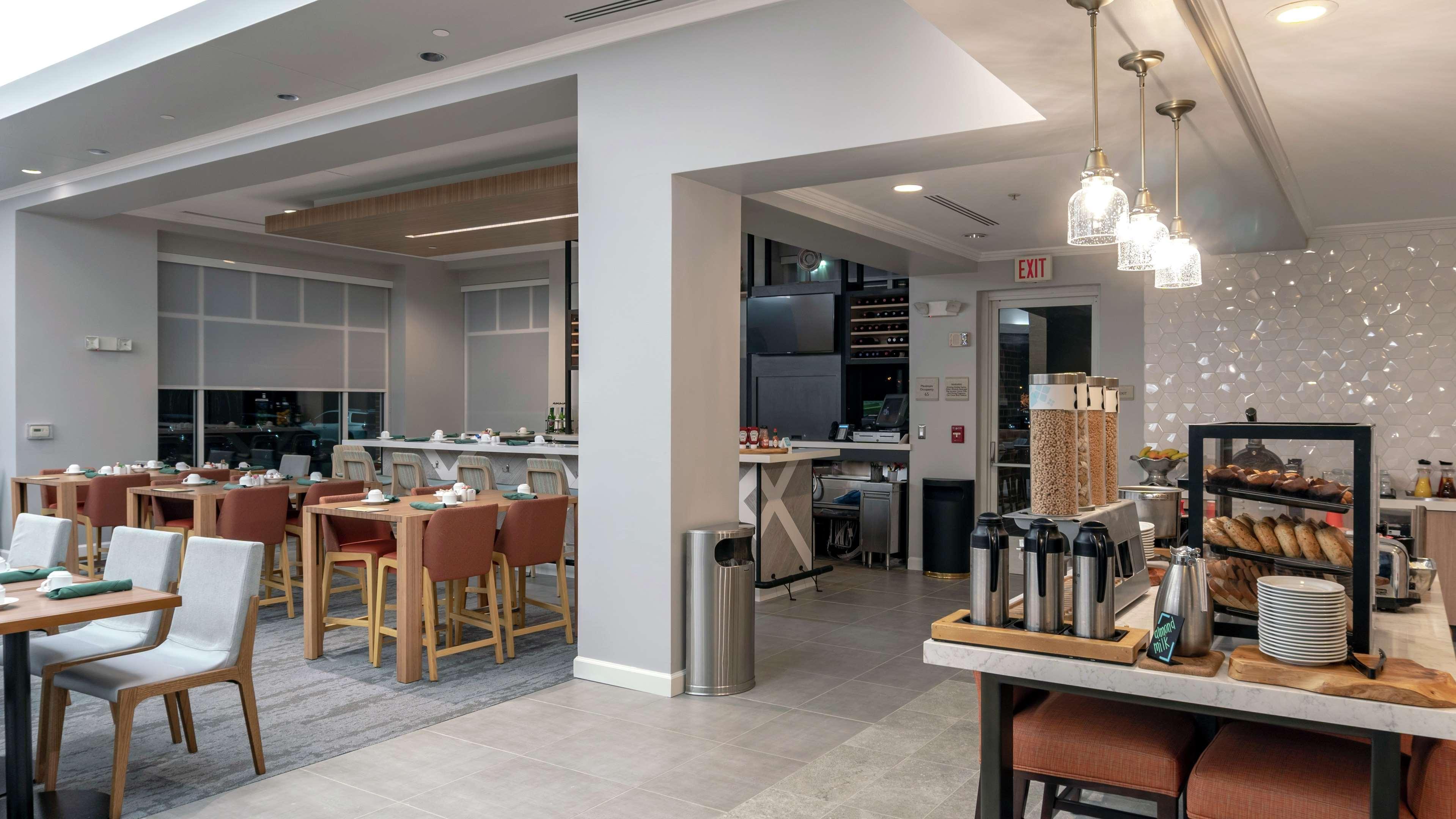 Hilton Garden Inn Плимут Экстерьер фото