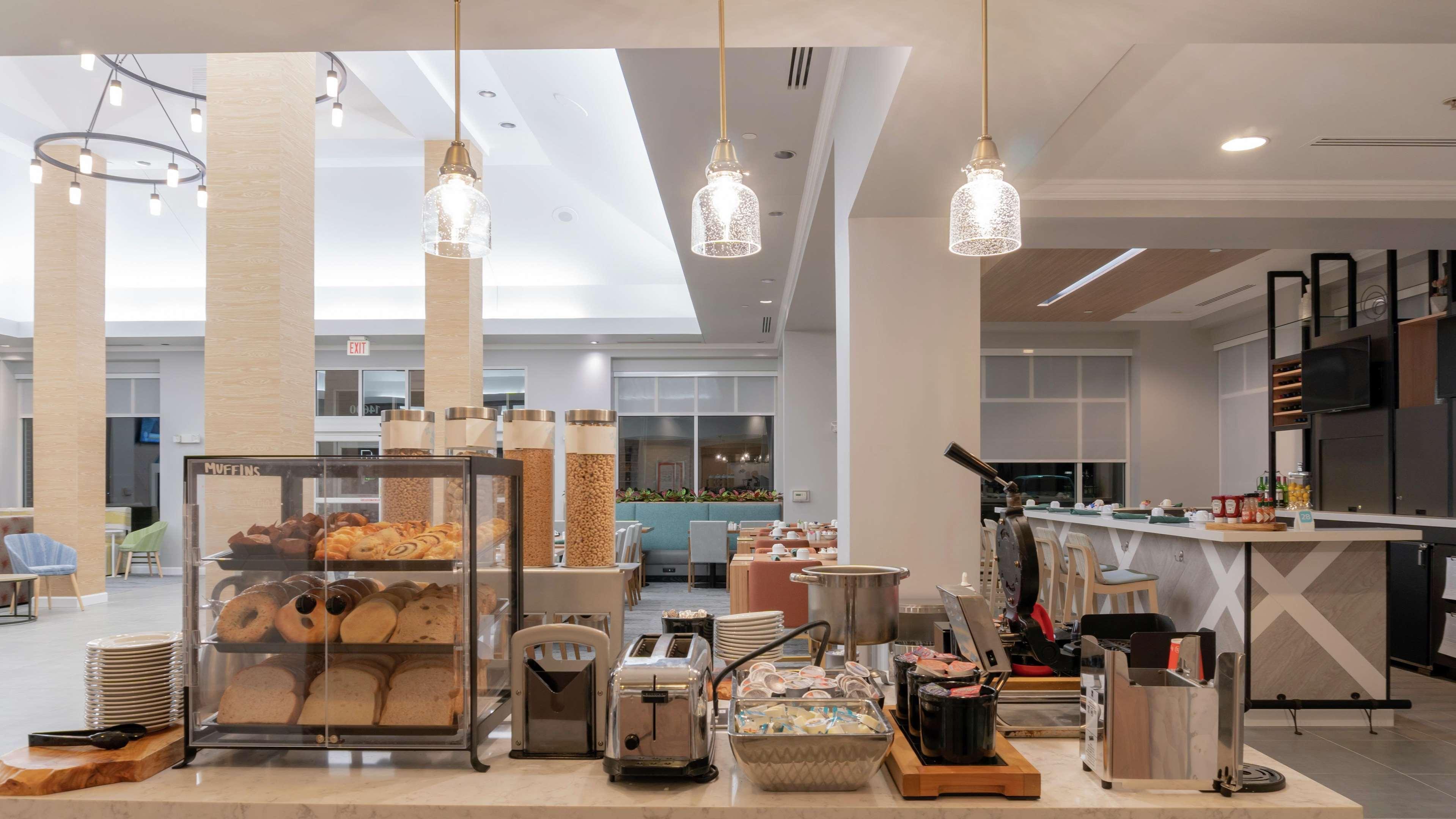 Hilton Garden Inn Плимут Экстерьер фото